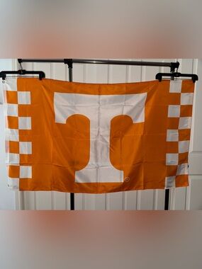 Tennessee Volunteers Orange Flag with White T Logo